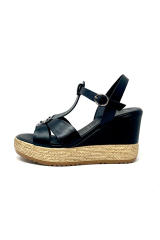 La Repo Wedge Sandal with pearl trim